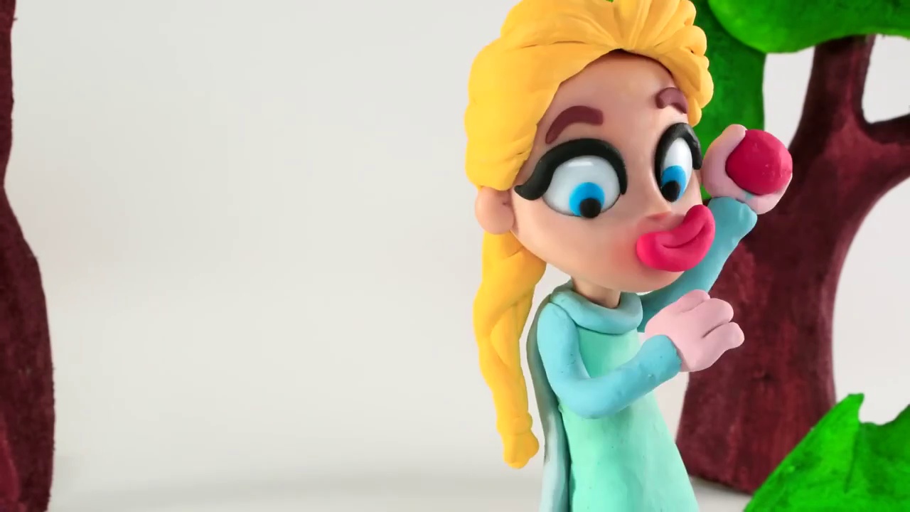 ELSA’S Dog Gets Eaten! Frozen Videos with Superheroes in Real Life Animated Movies-gIX